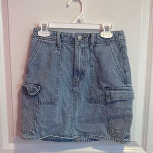Pacsun mini denim cargo skirt. Size 24.